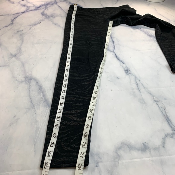 Fabletics Mid Rise Printed Powerhold Legging Zebra - Picture 7 of 8